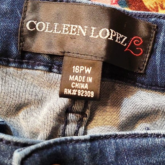 Curvy Plus Size Petite Batik Floral Printed Jeans 💙 - Picture 6 of 7